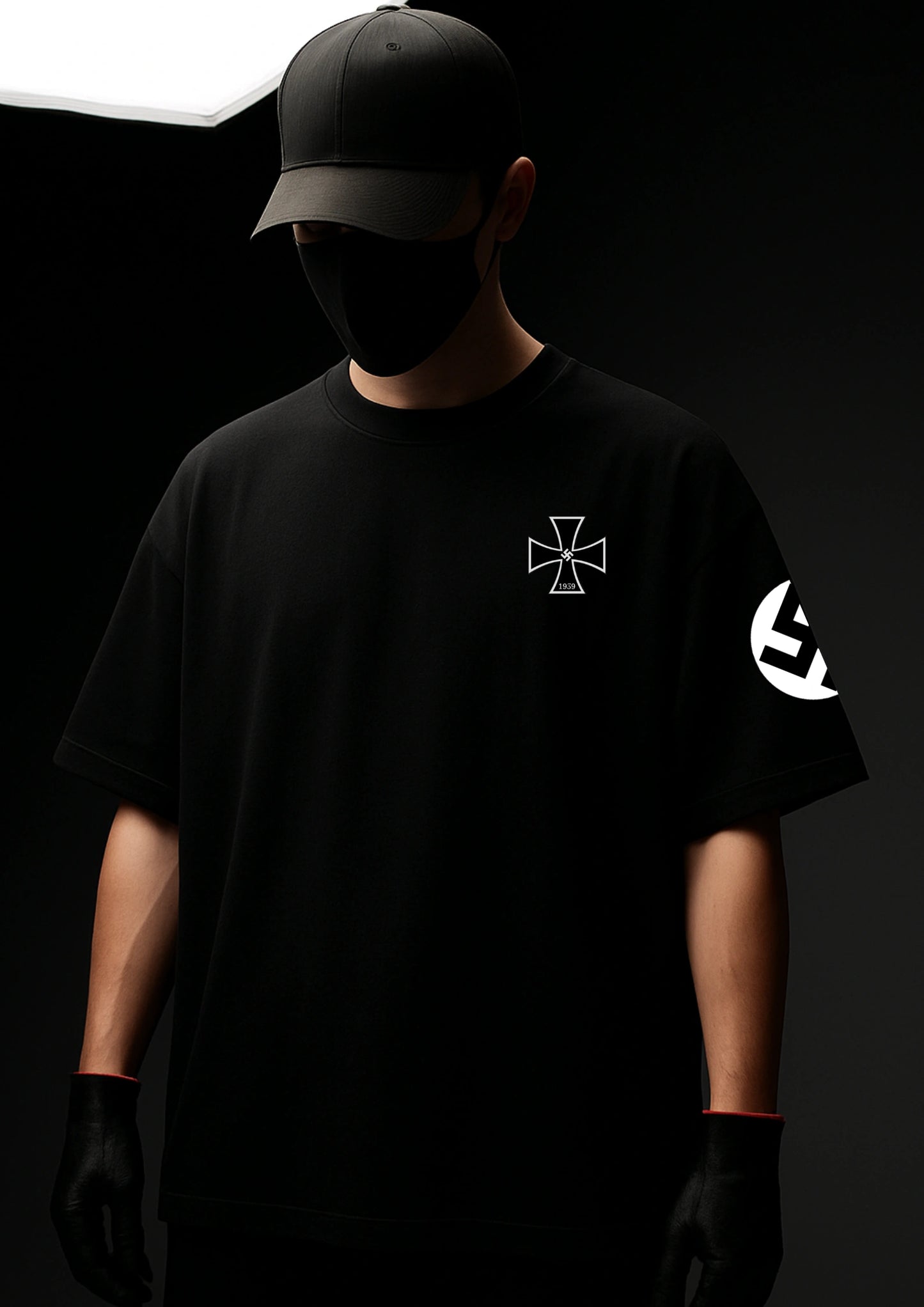 THE LAST SALUTE OVERSIZED TSHIRT