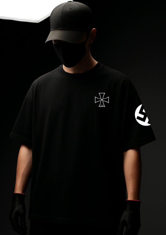 THE LAST SALUTE OVERSIZED TSHIRT